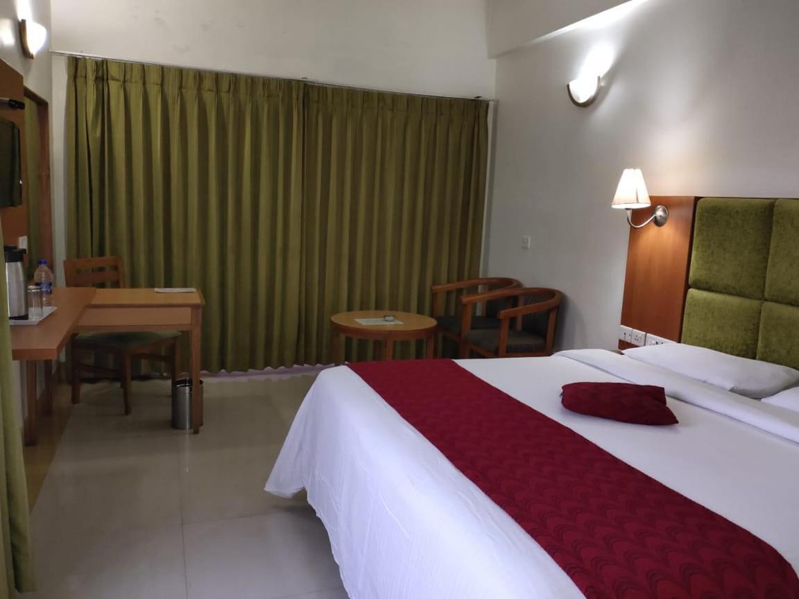 Hotel Western Gatz Theni Exterior foto